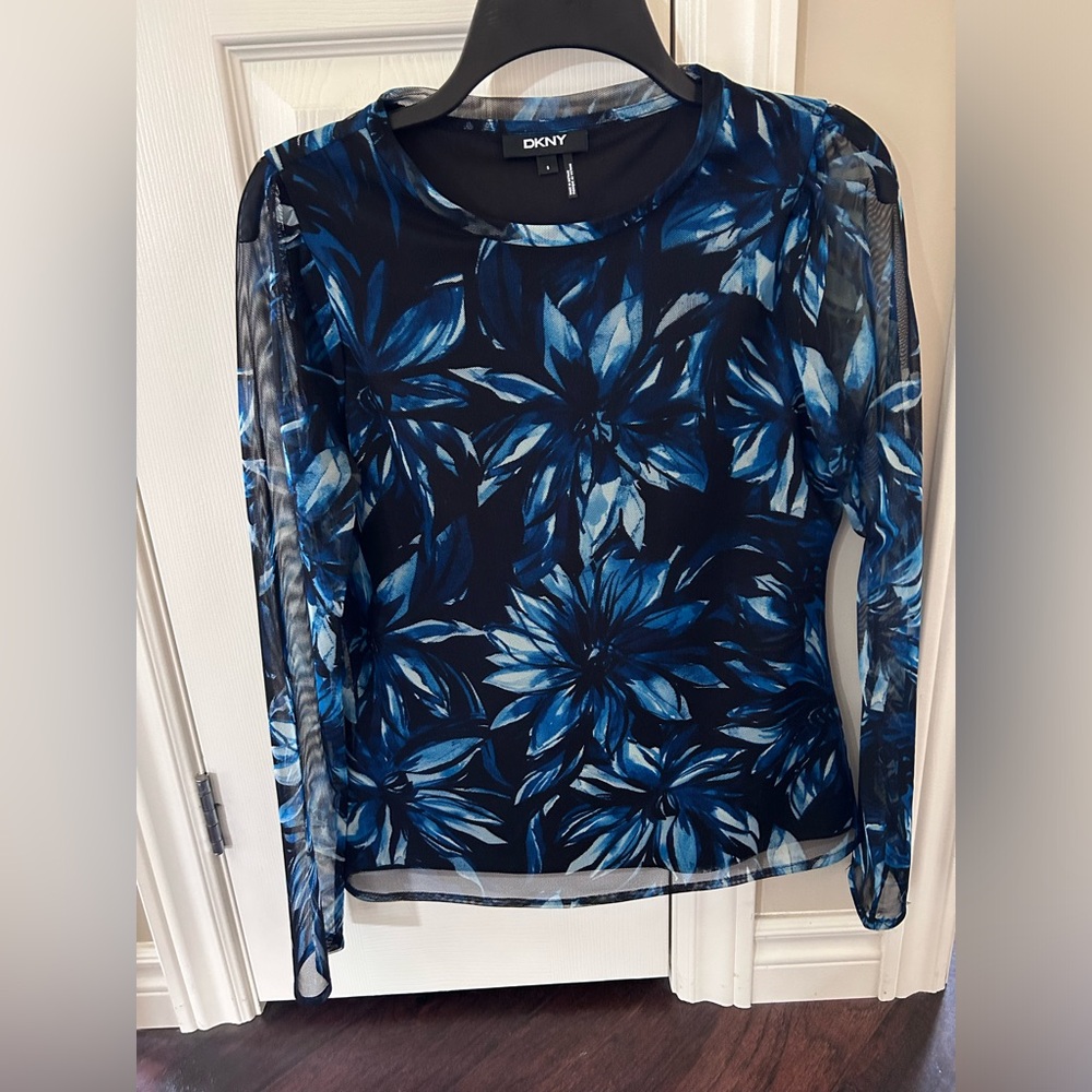 DKNY ladies top.